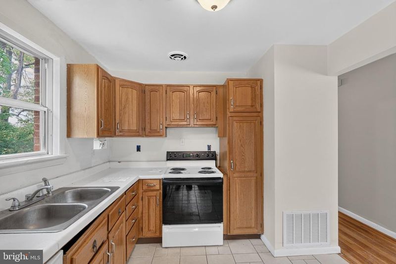 5711 Old Temple Hill Rd, Temple Hills, MD 20748