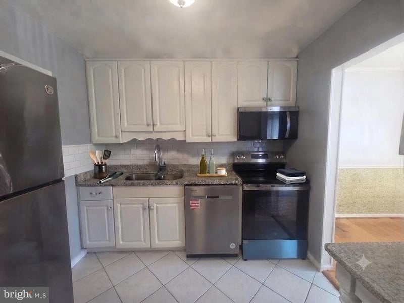 9730 Kingsbridge Dr #301, Fairfax, VA 22031