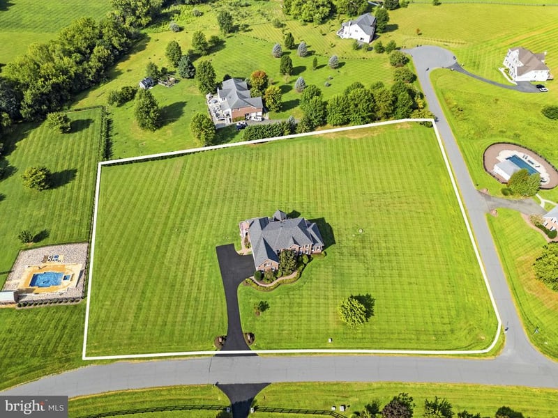 14925 Bankfield Dr, Waterford, VA 20197