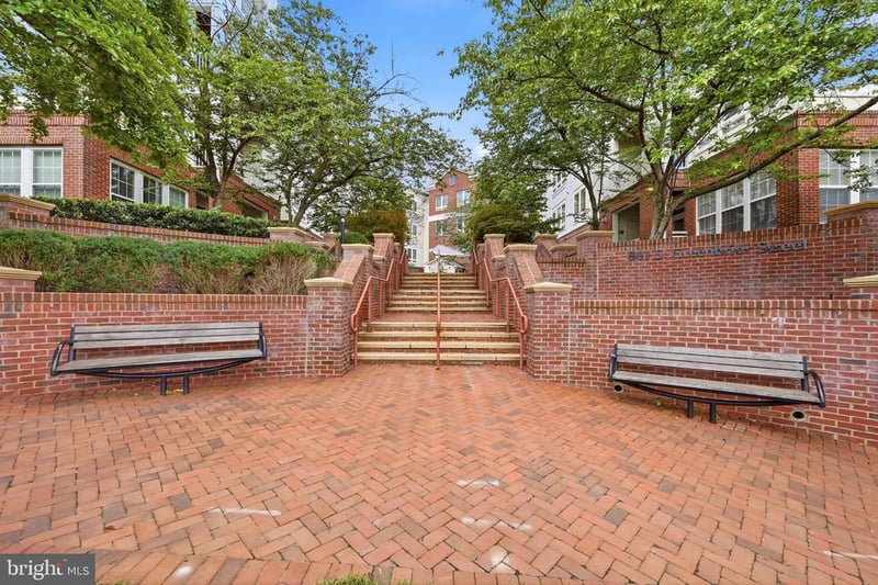 801 S Greenbrier St #202, Arlington, VA 22204