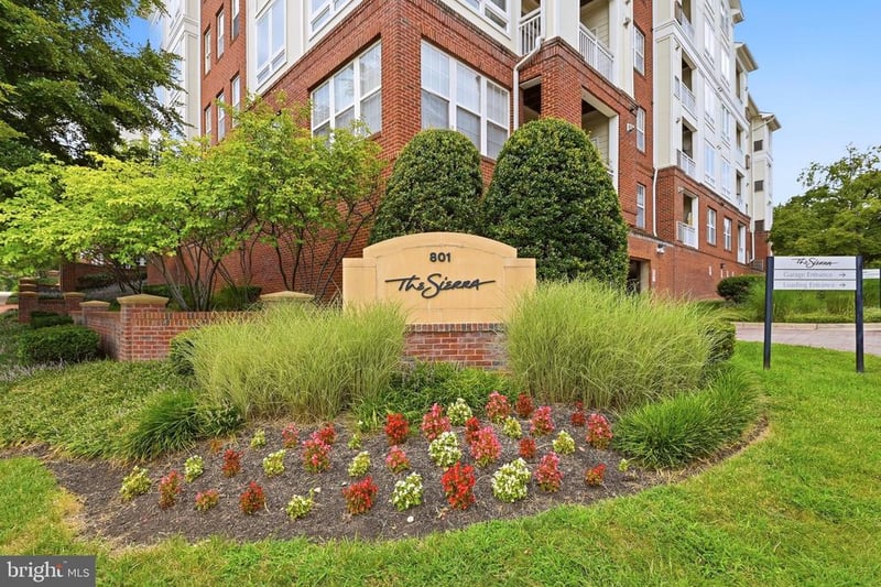 801 S Greenbrier St #202, Arlington, VA 22204