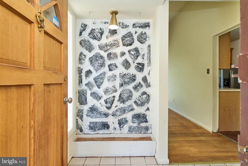 8510 Cottage St, Vienna, VA 22180