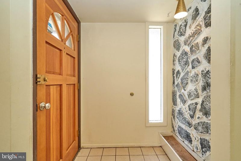 8510 Cottage St, Vienna, VA 22180