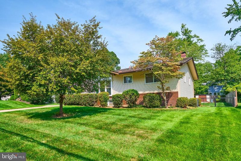 8510 Cottage St, Vienna, VA 22180