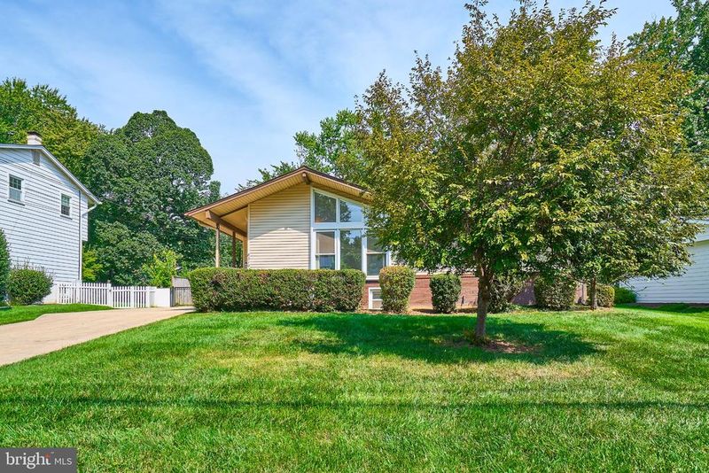 8510 Cottage St, Vienna, VA 22180