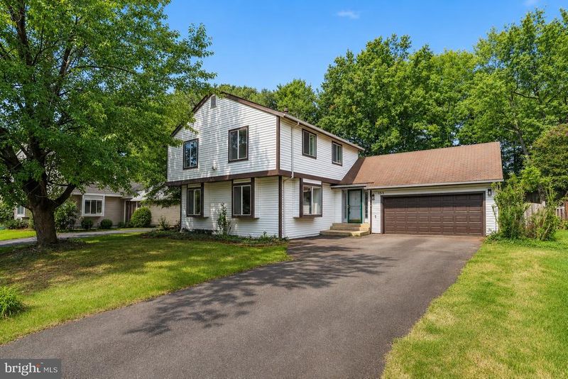 133 Kale Ave, Sterling, VA 20164