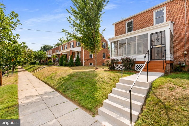 1903 R St SE, Washington, DC 20020