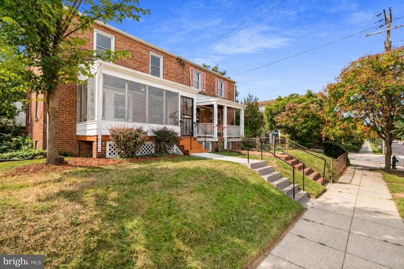 1903 R St SE, Washington, DC 20020