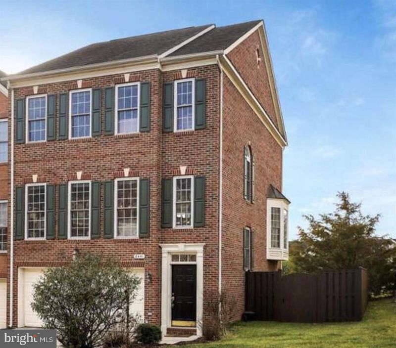 8441 Kirby Lionsdale Dr, Lorton, VA 22079