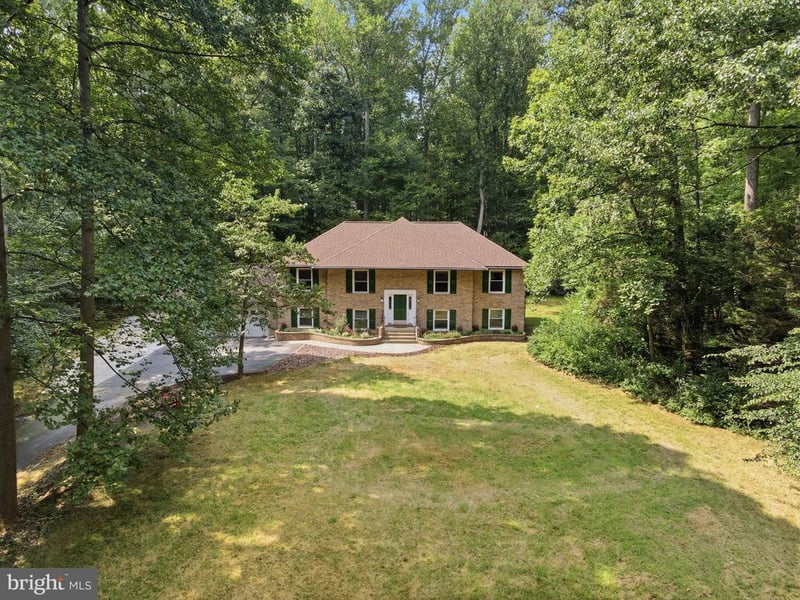 8110 Whitting Dr, Manassas, VA 20112