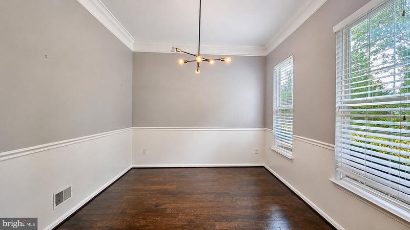 42753 Stadler Ln, Chantilly, VA 20152