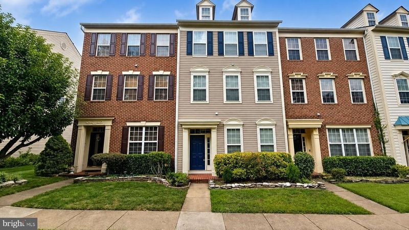 42753 Stadler Ln, Chantilly, VA 20152