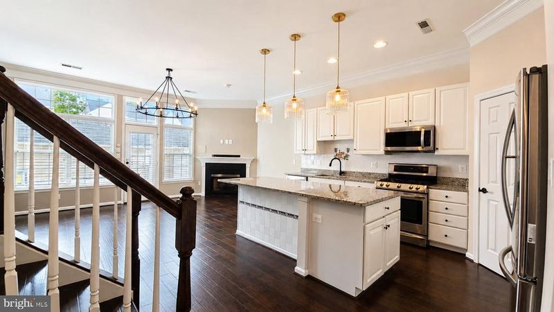42753 Stadler Ln, Chantilly, VA 20152