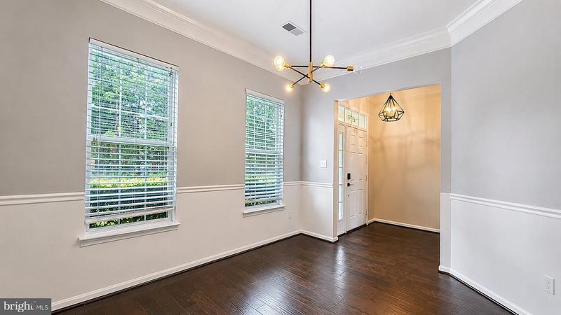 42753 Stadler Ln, Chantilly, VA 20152