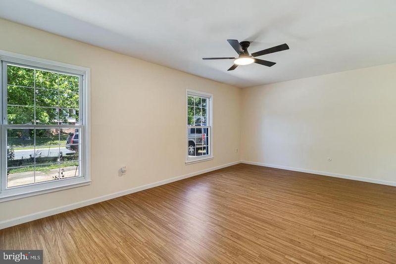 5 Mooncoin Cir, Waldorf, MD 20602