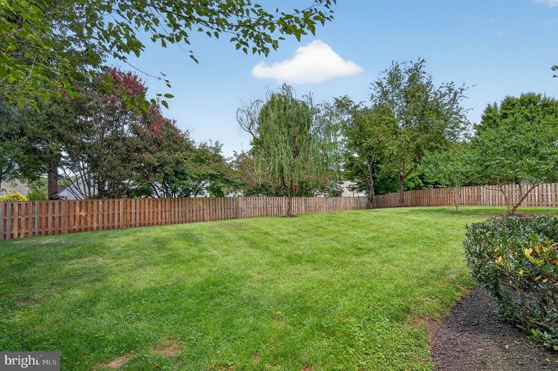 13136 Lazy Glen Ct, Herndon, VA 20171