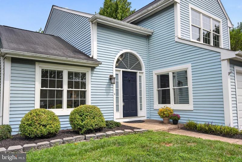 13136 Lazy Glen Ct, Herndon, VA 20171