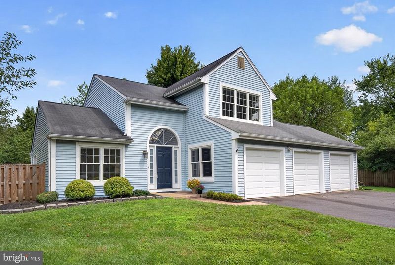 13136 Lazy Glen Ct, Herndon, VA 20171