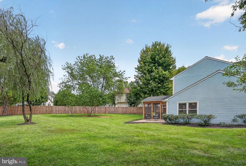 13136 Lazy Glen Ct, Herndon, VA 20171