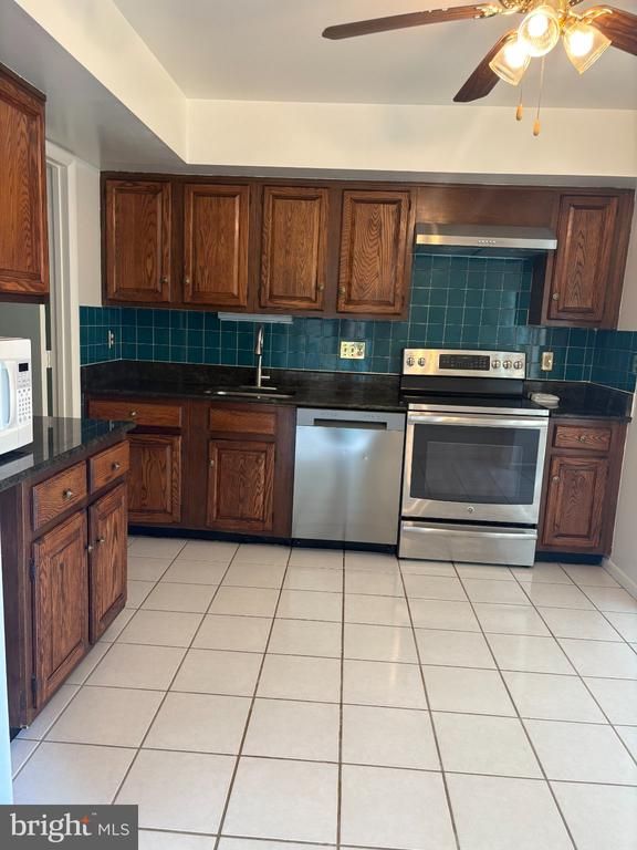 10712 Muirfield Dr, Potomac, MD 20854