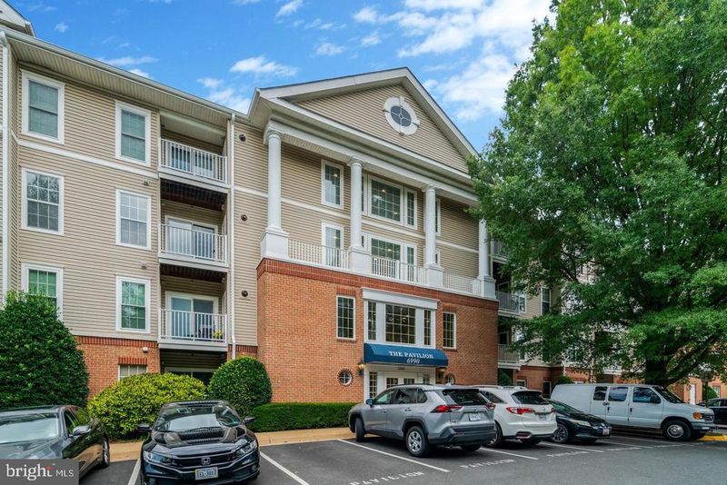 6990 Falls Reach Dr #301, Falls Church, VA 22043