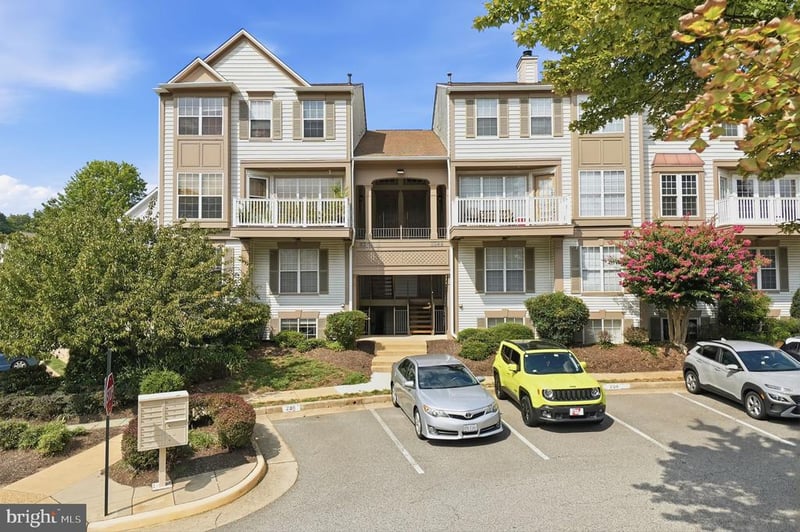 8248 Catbird Cir #101, Lorton, VA 22079