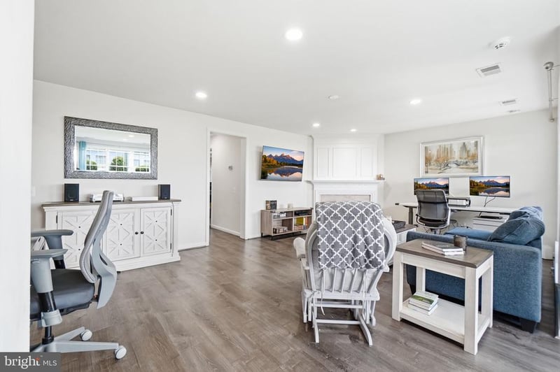 8248 Catbird Cir #101, Lorton, VA 22079