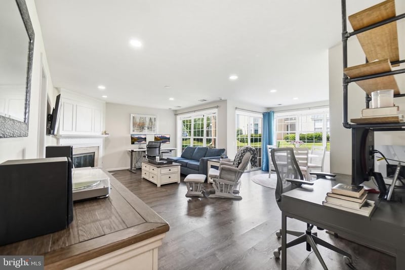 8248 Catbird Cir #101, Lorton, VA 22079