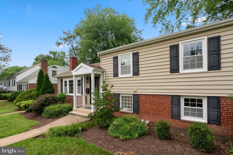 1212 Croton Dr, Alexandria, VA 22308