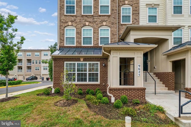 9625 Block St, Lanham, MD 20706