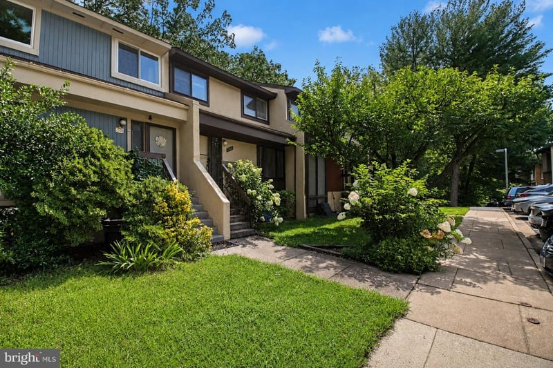 2104 Cartwright Pl, Reston, VA 20191