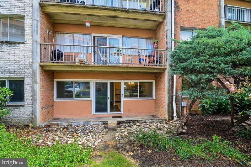 5831 Quantrell Ave #T2, Alexandria, VA 22312