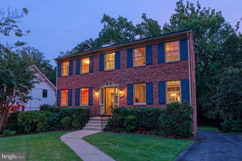 4456 38th St N, Arlington, VA 22207