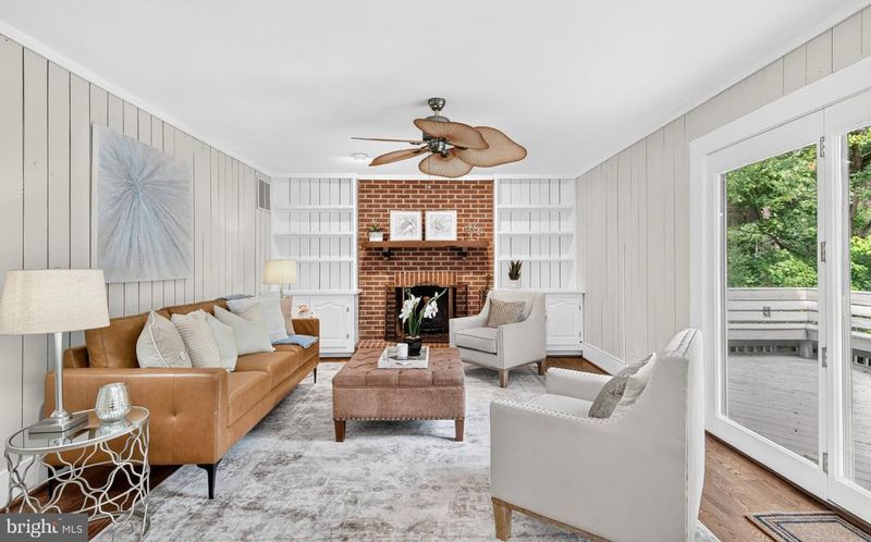 11124 Chapel Rd, Fairfax Station, VA 22039