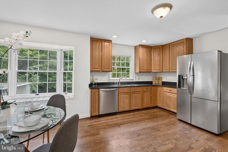 11124 Chapel Rd, Fairfax Station, VA 22039