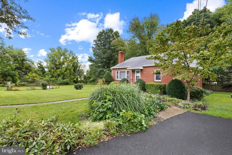 7229 Bowers Rd, Frederick, MD 21702