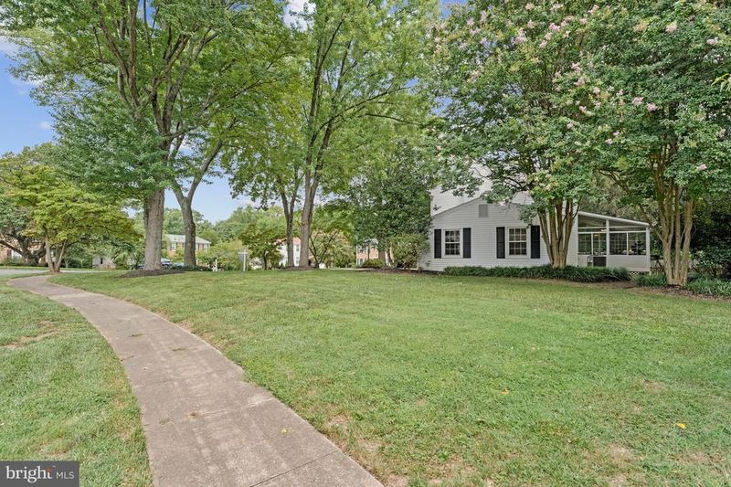 1923 Saybrook Ct, Vienna, VA 22180
