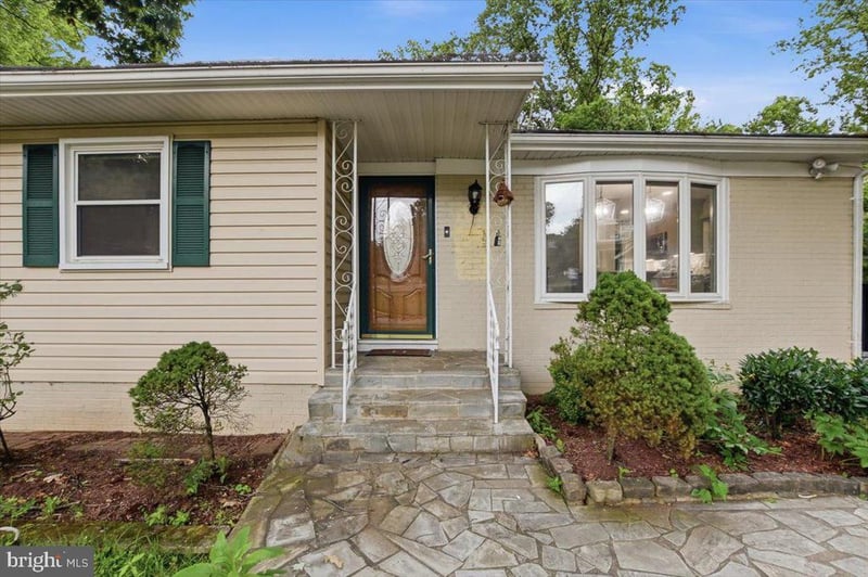 131 Casmar St SE, Vienna, VA 22180