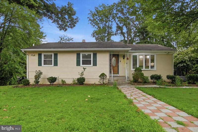 131 Casmar St SE, Vienna, VA 22180