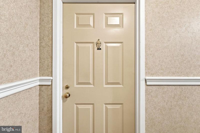 5912 Cove Landing Rd #303, Burke, VA 22015