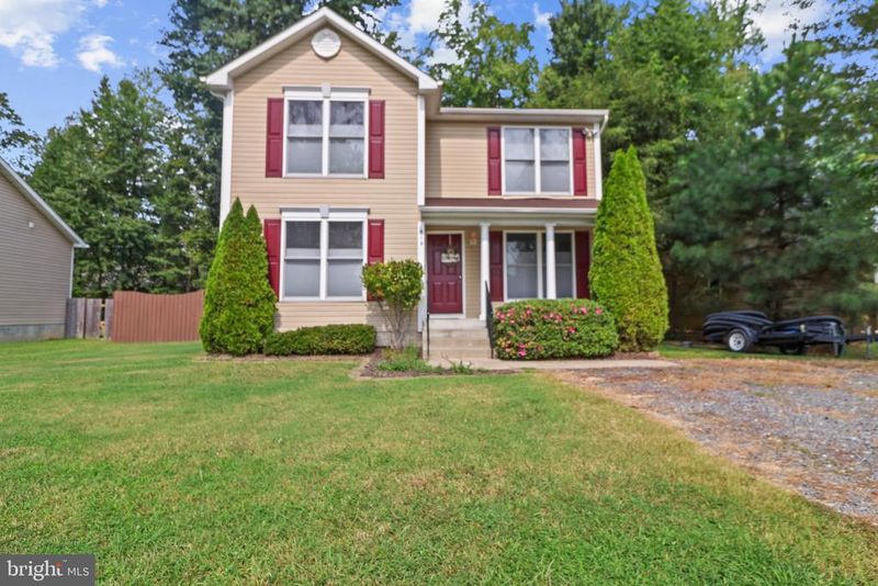 419 Latane Dr, Colonial Beach, VA 22443
