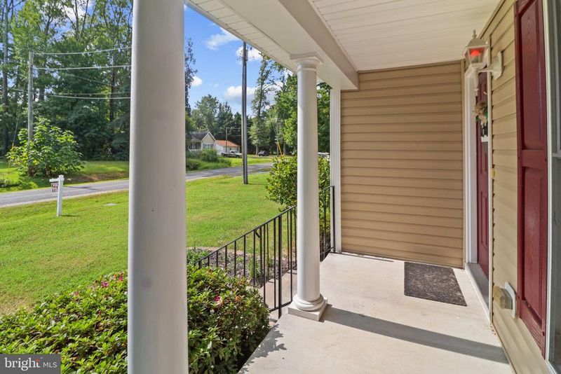 419 Latane Dr, Colonial Beach, VA 22443