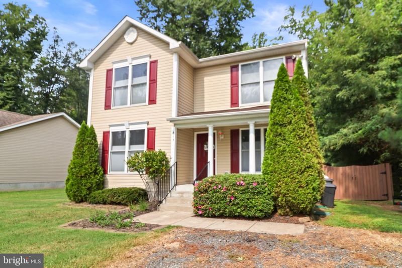 419 Latane Dr, Colonial Beach, VA 22443