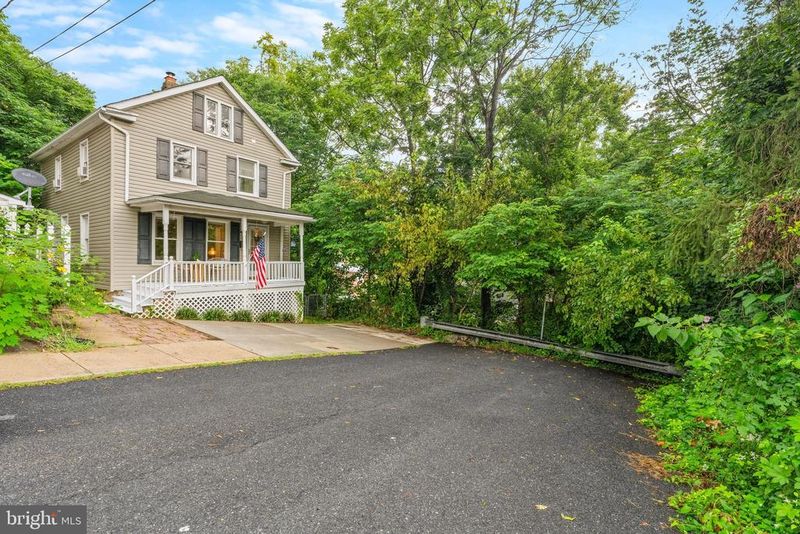 43 E C St, Brunswick, MD 21716