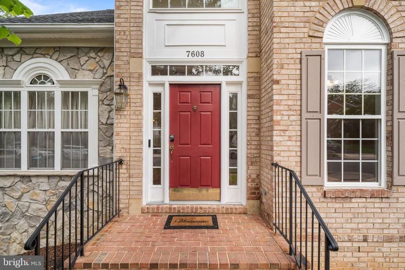 7608 Mcweadon Ln, Springfield, VA 22150