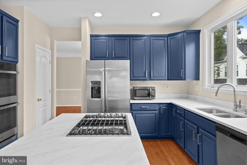 7608 Mcweadon Ln, Springfield, VA 22150