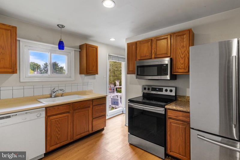 17 Willowdale Ave, Glen Burnie, MD 21061