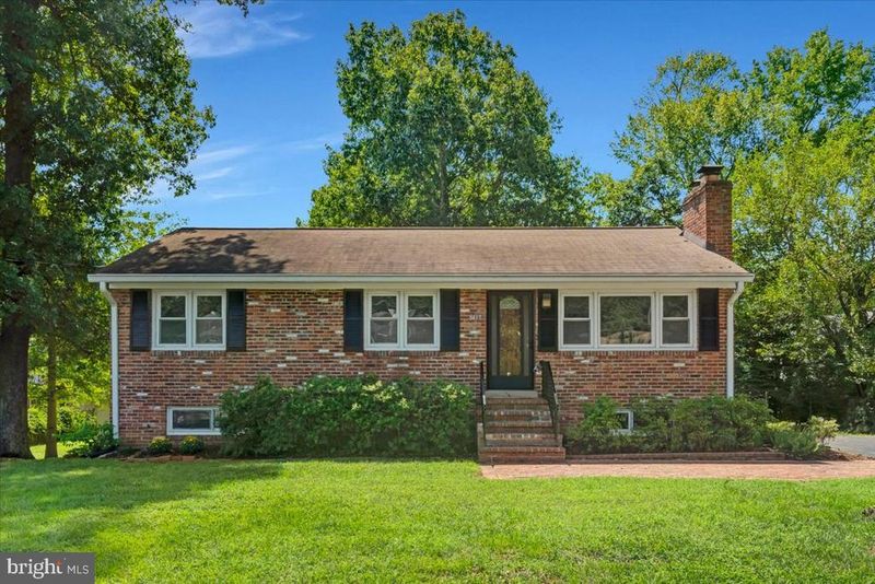 8417 Leland Rd, Manassas, VA 20111