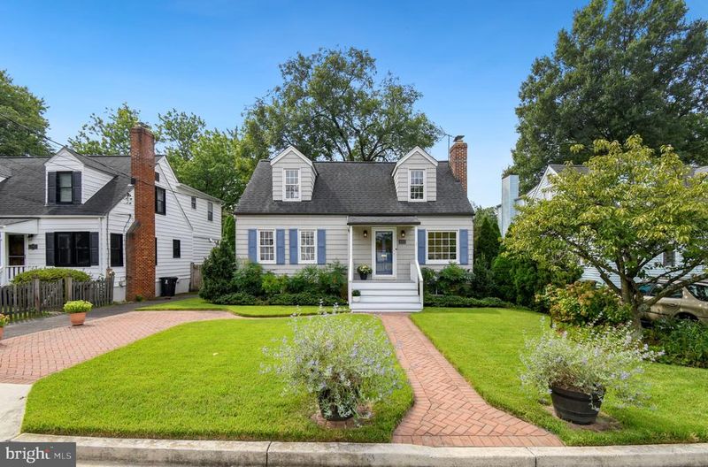 5712 4th St S, Arlington, VA 22204