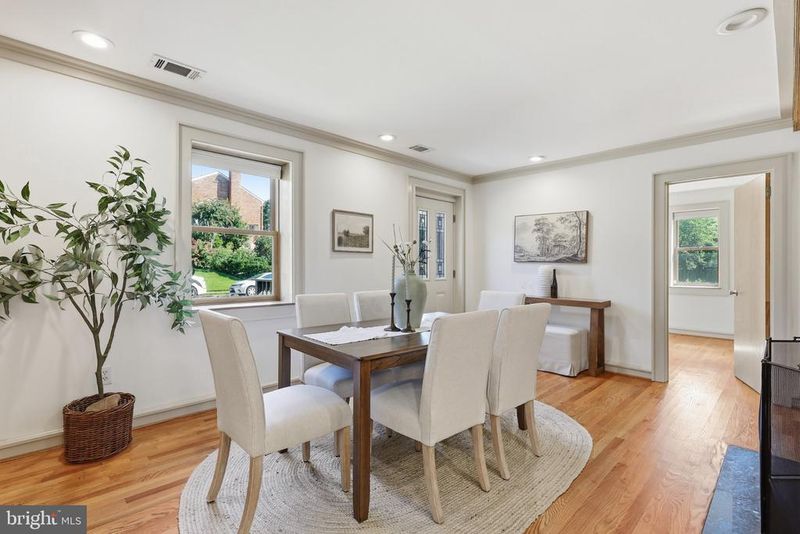 1501 Olde Towne Rd, Alexandria, VA 22307